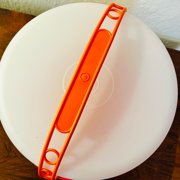 Vintage Orange Tupperware Cake Carrier EUC - Picture 5 of 6
